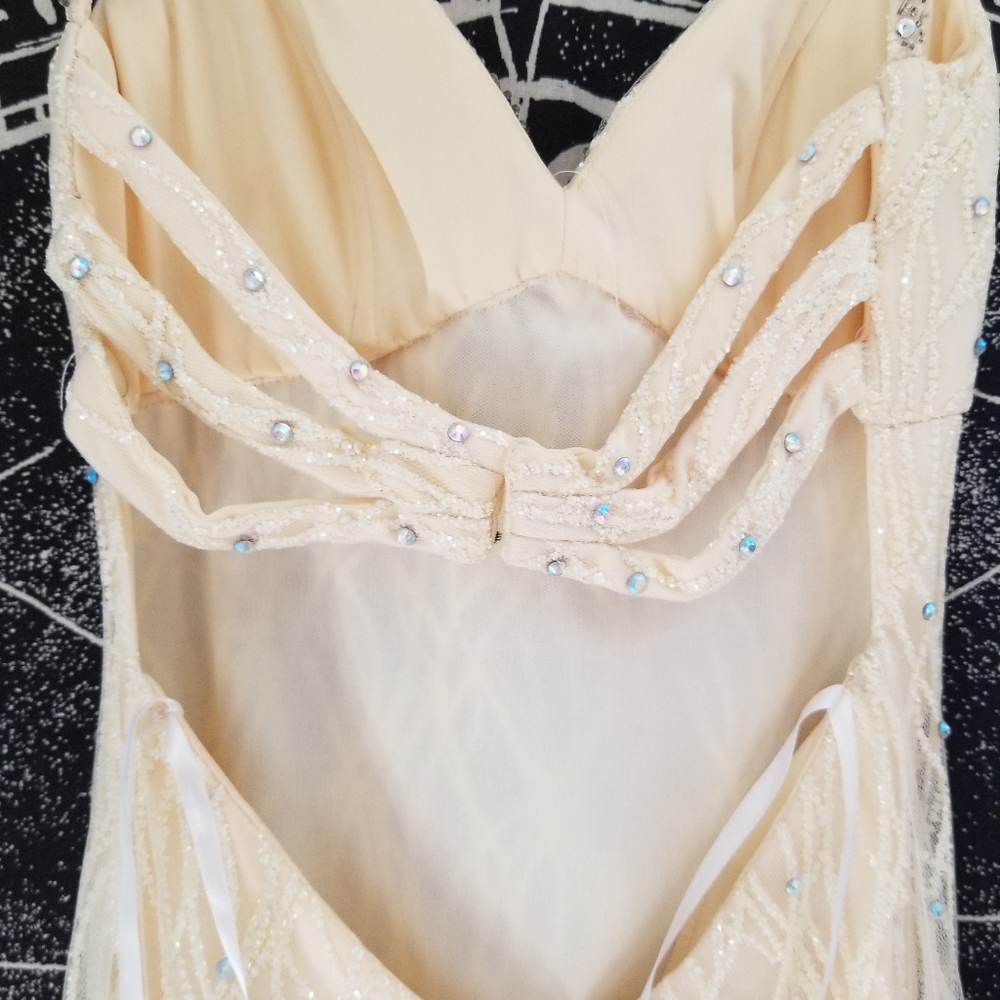 Prom dress! - Picture 4 of 6